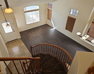 8712 Crescent Ridge Lane - Photo Thumbnail 3