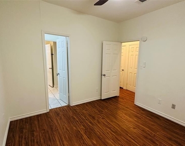 4431 Holland Avenue - Photo Thumbnail 18