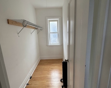 3405 N Hamlin Avenue - Photo Thumbnail 11