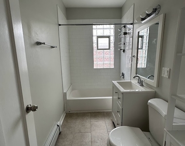 3405 N Hamlin Avenue - Photo Thumbnail 10