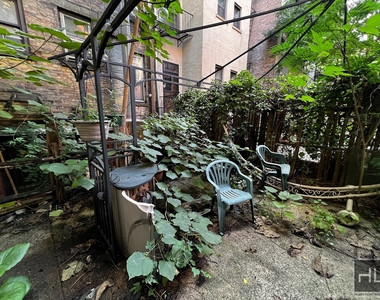 323a East 89 Street - Photo Thumbnail 1