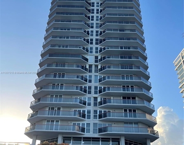 6767 Collins Ave - Photo Thumbnail 8