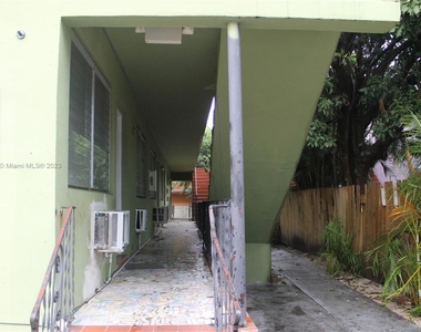 1565 Sw 6th St - Photo Thumbnail 1