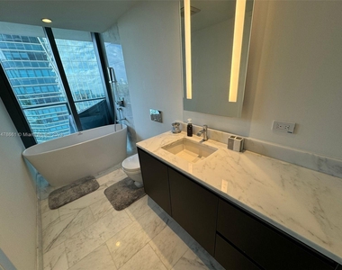 1451 Brickell Ave - Photo Thumbnail 2