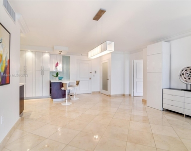 9801 Collins Ave - Photo Thumbnail 4