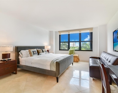 9801 Collins Ave - Photo Thumbnail 9