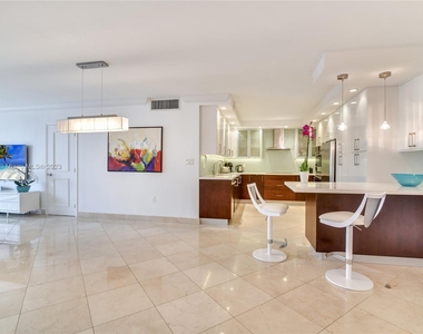 9801 Collins Ave - Photo Thumbnail 8