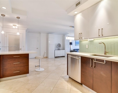 9801 Collins Ave - Photo Thumbnail 7