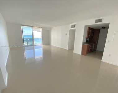 10275 Collins Ave - Photo Thumbnail 16