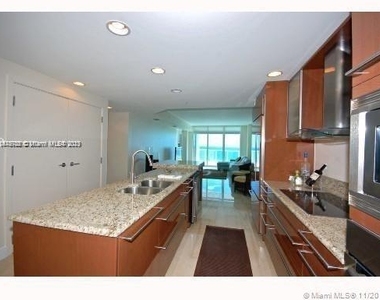 3801 Collins Ave - Photo Thumbnail 4