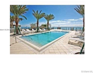 3801 Collins Ave - Photo Thumbnail 8