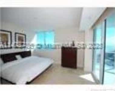 3801 Collins Ave - Photo Thumbnail 6