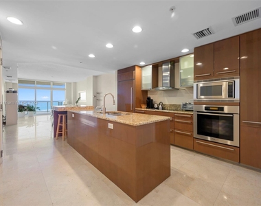 3801 Collins Ave - Photo Thumbnail 18