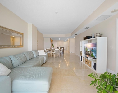 3801 Collins Ave - Photo Thumbnail 22