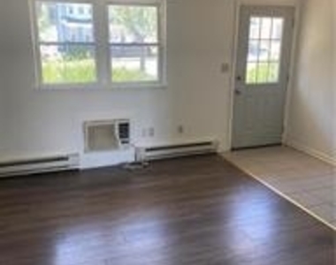 421 E Goepp Street - Photo Thumbnail 2