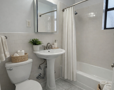 Second Ave East 89th Street - Photo Thumbnail 4
