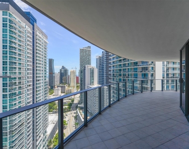 1000 Brickell Plz - Photo Thumbnail 6