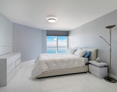 6767 Collins Ave - Photo Thumbnail 15