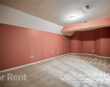 8106 Lockman Lane - Photo Thumbnail 22