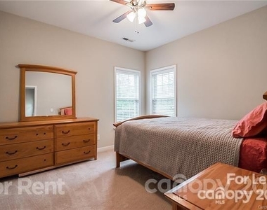 8106 Lockman Lane - Photo Thumbnail 10