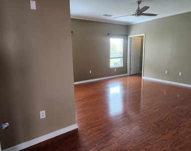 3203 Regency Ct - Photo Thumbnail 14