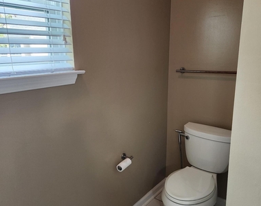 3203 Regency Ct - Photo Thumbnail 21