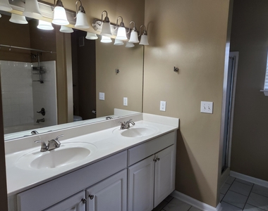 3203 Regency Ct - Photo Thumbnail 16