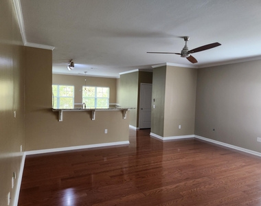 3203 Regency Ct - Photo Thumbnail 6