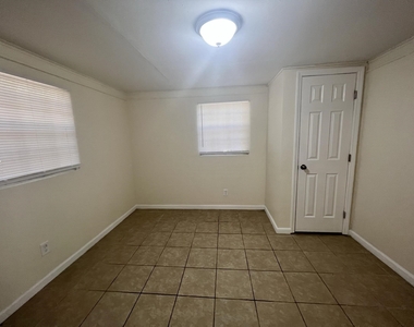 3422 Miami Drive - Photo Thumbnail 14