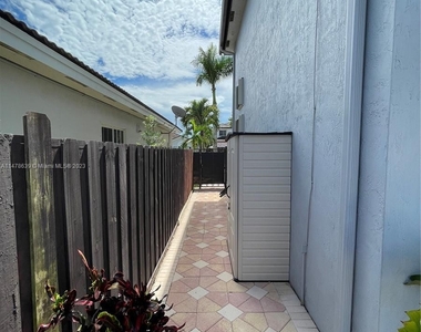 15857 Sw 138th Ter - Photo Thumbnail 12