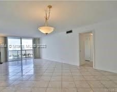 6039 Collins Ave - Photo Thumbnail 3