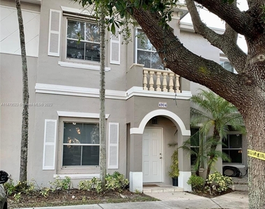 4904 Sw 141st Ave - Photo Thumbnail 2