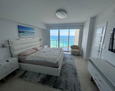 16699 Collins Ave - Photo Thumbnail 5