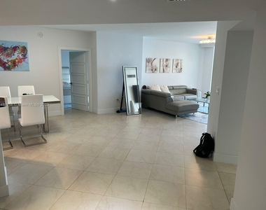 16699 Collins Ave - Photo Thumbnail 3