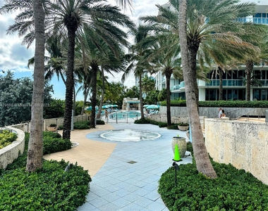 6801 Collins Ave - Photo Thumbnail 9