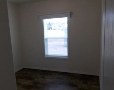 304 W El Paso Ave 304 - Photo Thumbnail 13