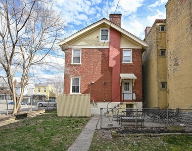 2249 Flora Street - Photo Thumbnail 23