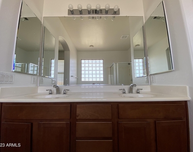 2978 E Palmdale Lane - Photo Thumbnail 6