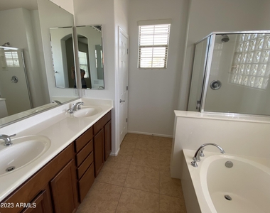 2978 E Palmdale Lane - Photo Thumbnail 4