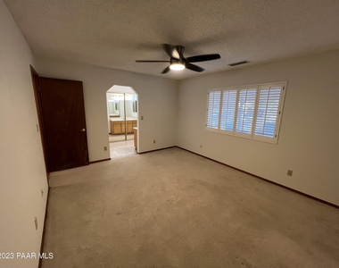 1190 N Conestoga Way - Photo Thumbnail 14