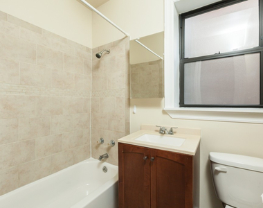 1347 N Dearborn Pkwy - Photo Thumbnail 6