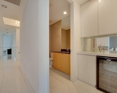 15811 Collins Ave - Photo Thumbnail 5