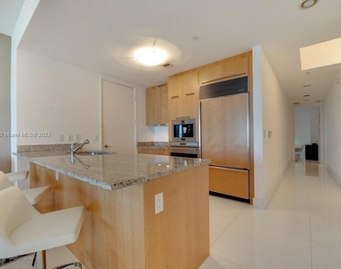 15811 Collins Ave - Photo Thumbnail 3