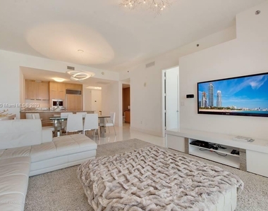 15811 Collins Ave - Photo Thumbnail 2