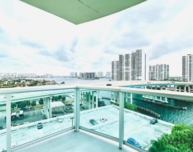 19390 Collins Ave - Photo Thumbnail 11