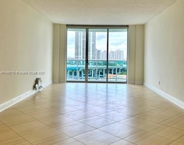 19390 Collins Ave - Photo Thumbnail 2