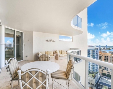 17555 Collins Ave - Photo Thumbnail 16