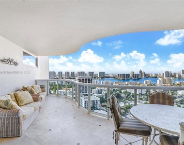 17555 Collins Ave - Photo Thumbnail 12