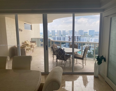 17555 Collins Ave - Photo Thumbnail 3