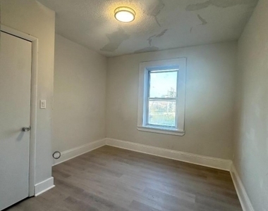 95 Spruce St - Photo Thumbnail 3